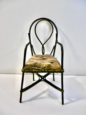 JOLI PETIT FAUTEUIL DE POUPEE