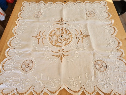 Ancienne petite nappe dentelle