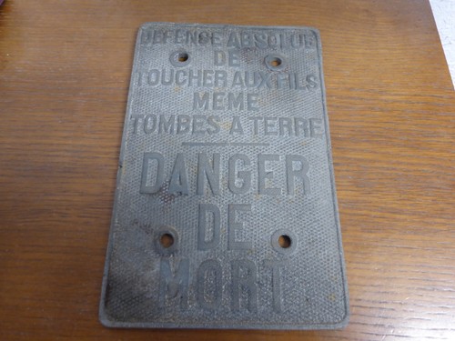 Ancienne plaque poteau - de,