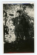 PHOTO photograph SNAPSHOT 1935, a soldier poses in front of a wall shadow pump