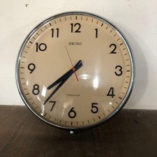 Horloge murale à transistor