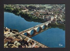 BERGERAC (24) GARAGE & POMPES à ESSENCE au PONT sur la DORDOGNE en vue aérienne