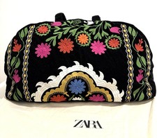 Sac En Velours Avec Broderies