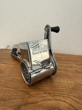 Mouli-râpe en inox acier