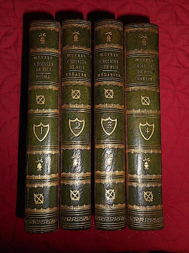 Livre aux armes oeuvres - livre,