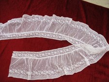 volant de tulle brodé ancien