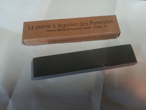 Stone sharpener des - a,