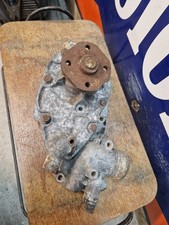 corps Pompe à eau Renault R 8