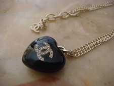 NEUF JAMAIS PORTE collier