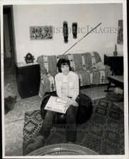 1973 Press Photo Diane Fritel at her farm home in Rugby, North Dakota.