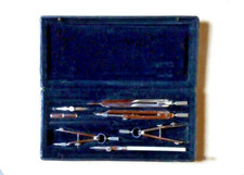 ANCIEN COFFRET DE COMPAS