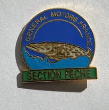 67 - Pin's PECHE BROCHET - GENERAL MOTORS FRANCE SECTION PECHE