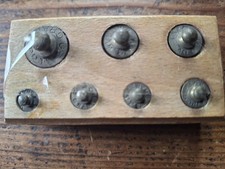 1,  Petite Boite De Poids ,*Rare 8cmx4cm.