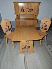 salle à manger  de poupée