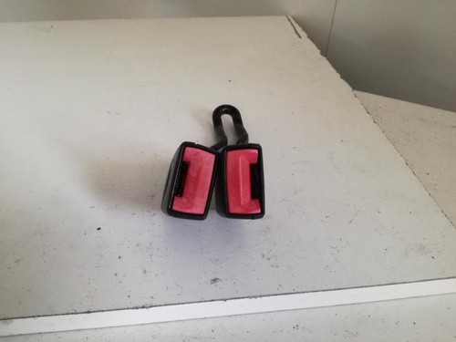 Attache ceinture arriere
