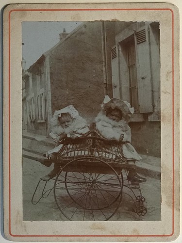 Snapsshot two girls - two, stroller