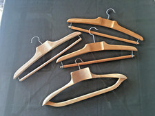 Lot de 4 CINTRES  A COL EN