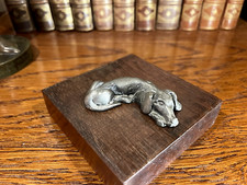 Chien alongé Etain Michel Laude