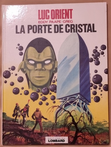 Luc orient la porte de - /,