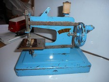 baby Paris 40's - 60's sewing machine child Baby Paris