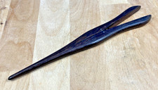 Ancienne pince a gants en bois brun vernis Vintage