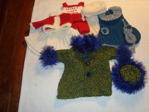 Lot vêtements pour poupée