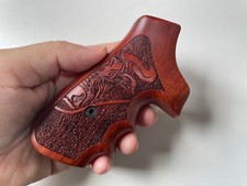 BullArt on wood Compact Grips