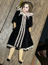 Poupée tête porcelaine