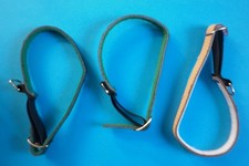 Trois laisses en cuir pour