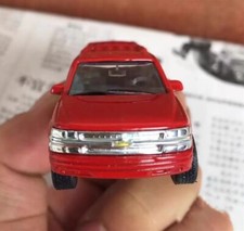 1/64 Chevrolet Suburban car model RED