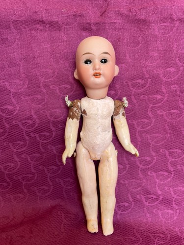 Petite poupée allemande