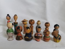 Kokeshi Lot de 13 Poupées