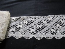 Large ancienne dentelle aux fuseaux (main)