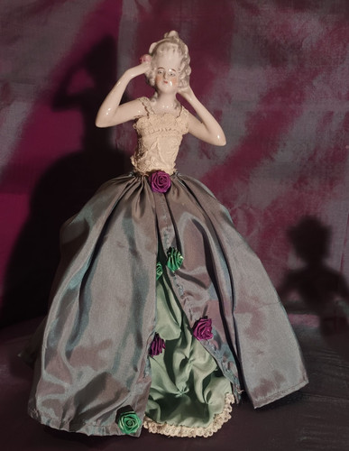 Demi figurine marquise