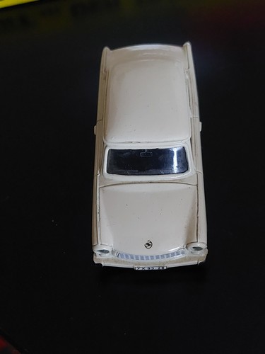 Trabant 601 crème - , mur