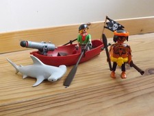 Playmobil 5137 - le bateau Barque des pirates avec le requin-marteau personnages