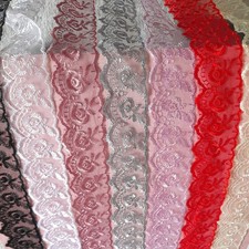 Dentelle organza motif fleurs pour couture, vendue au mètre de 4,50 cm de large.