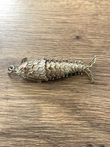 Ancien pendentif boite - , poisson