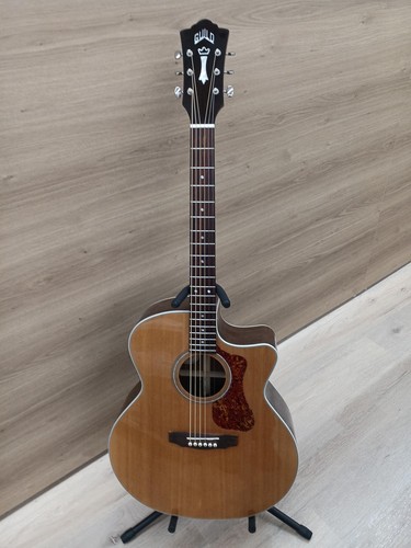 Guitare acoustique électrique