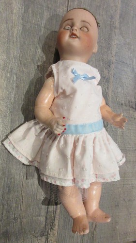 Poupée ancienne porcelaine - ,