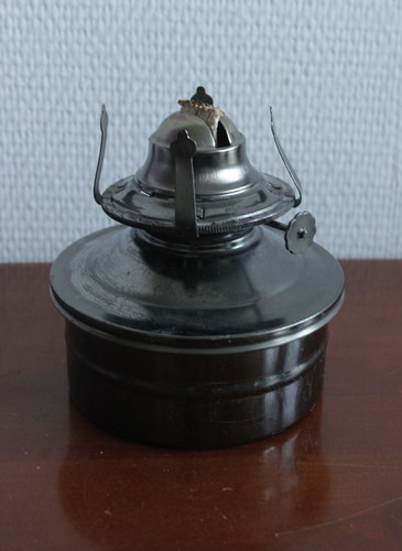 Ancienne lampe pétrole en - à,