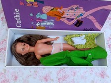 poupée Cathie bella dans sa