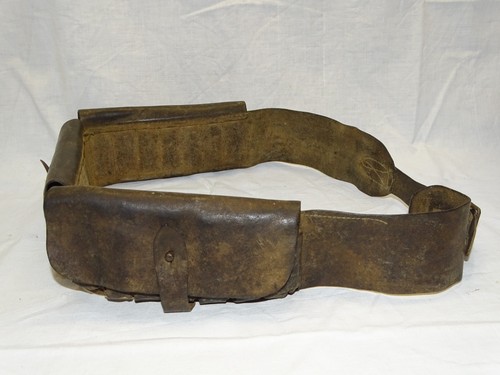 Ancienne cartouchiere cuir - -,