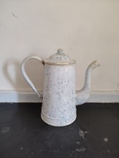 Théière en tôle émaillée