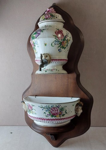 Ancienne fontaine lavabo - /,