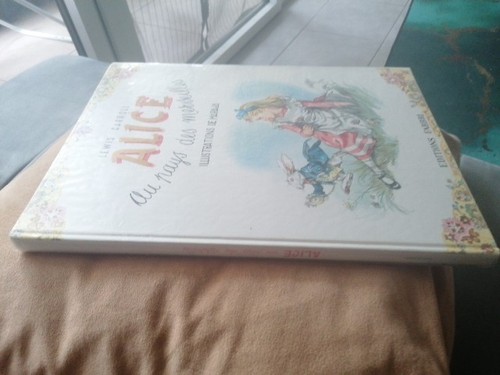 Alice pays des - des, merveilles