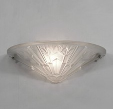 HETTIER & VINCENT : a large French 1930 art deco wall sconce . Hanots France