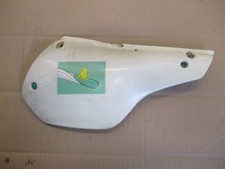 Cache latéral droit pour