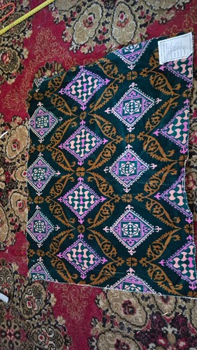 Tissu ethnique vert motif