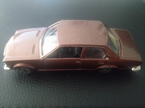 Polistil opel rekord - 1/43,